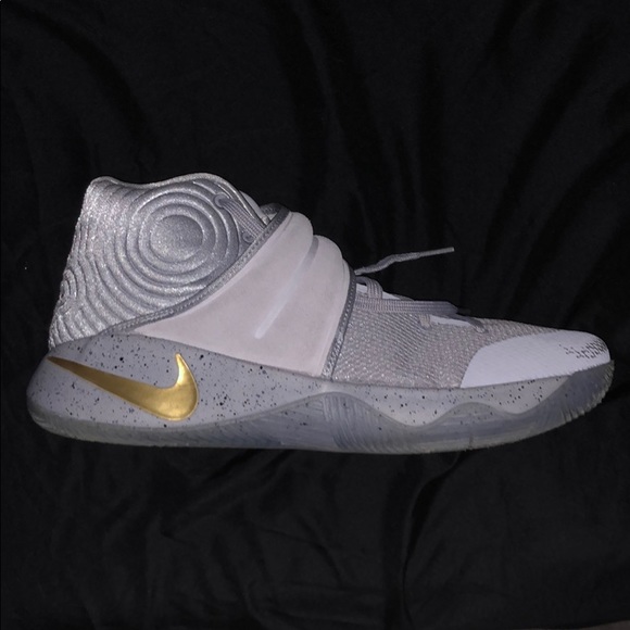 KYRIES Size 12 worn one time. - Picture 1 of 3